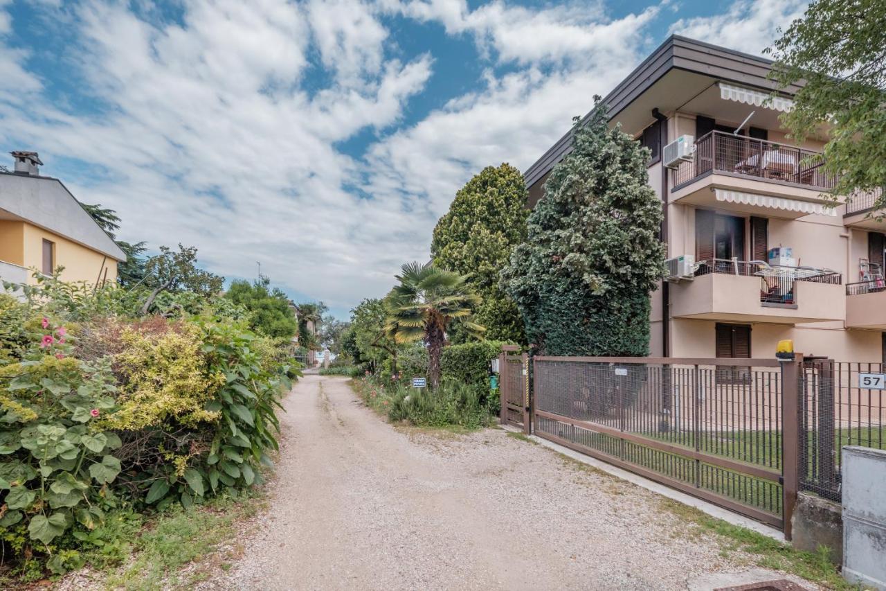 Casa Lugana 15 - Monolocale Con Piscina Fronte Lago Sirmione Luaran gambar