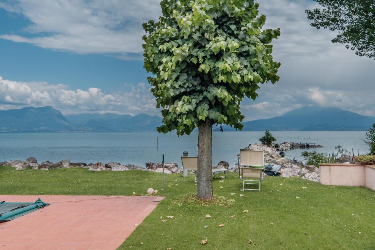 Casa Lugana 15 - Monolocale Con Piscina Fronte Lago Sirmione Luaran gambar