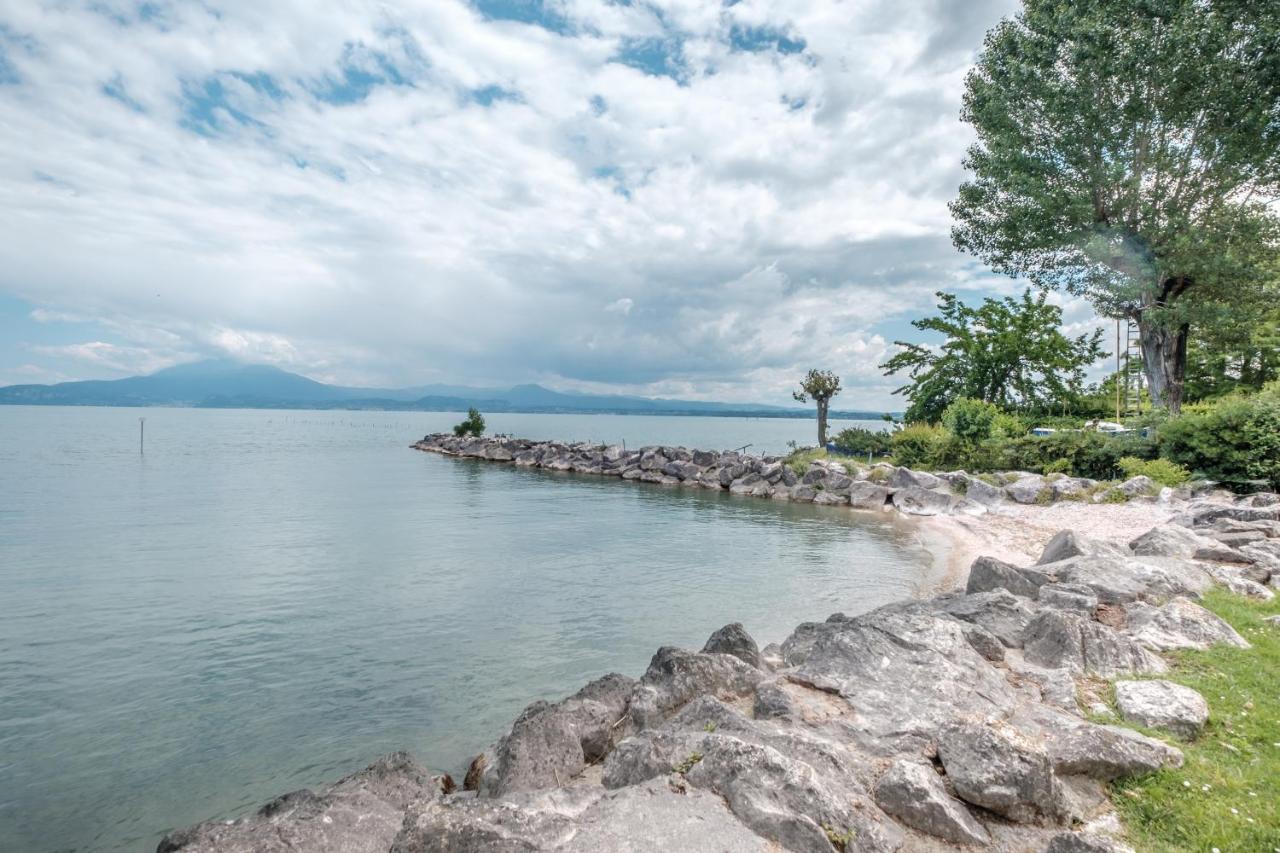 Casa Lugana 15 - Monolocale Con Piscina Fronte Lago Sirmione Luaran gambar