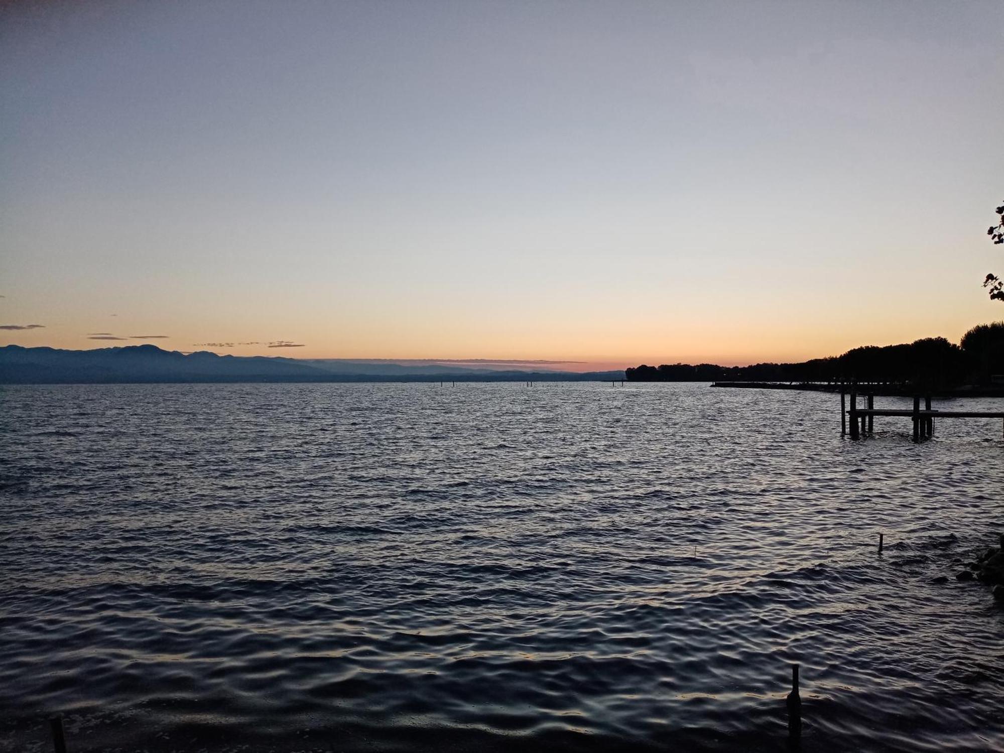 Casa Lugana 15 - Monolocale Con Piscina Fronte Lago Sirmione Luaran gambar