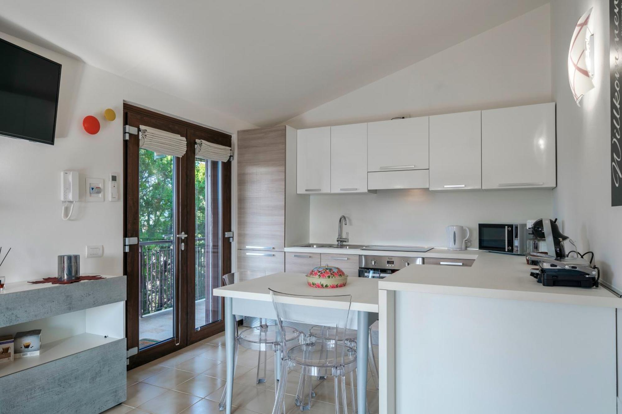 Casa Lugana 15 - Monolocale Con Piscina Fronte Lago Sirmione Luaran gambar